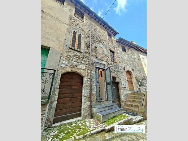 Trilocale in Vendita a Avigliano Umbro, 89'000&euro;, 126 m²