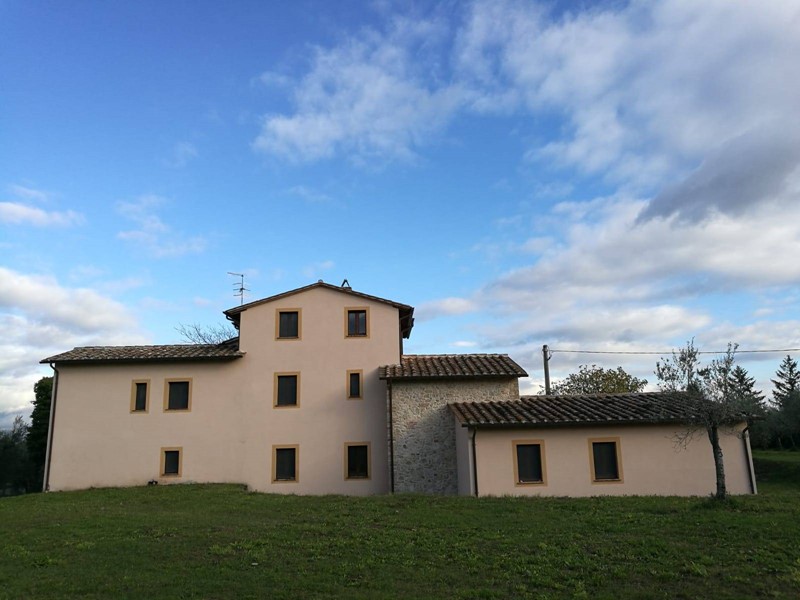 Appartamento in Vendita a Avigliano Umbro, 330'000€, 203 m²