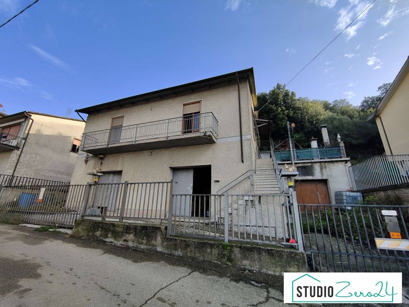 Casa Indipendente in Vendita a Amelia, 100'000€, 334 m²