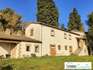 Rustico in Vendita a Avigliano Umbro, 120'000€, 213 m²