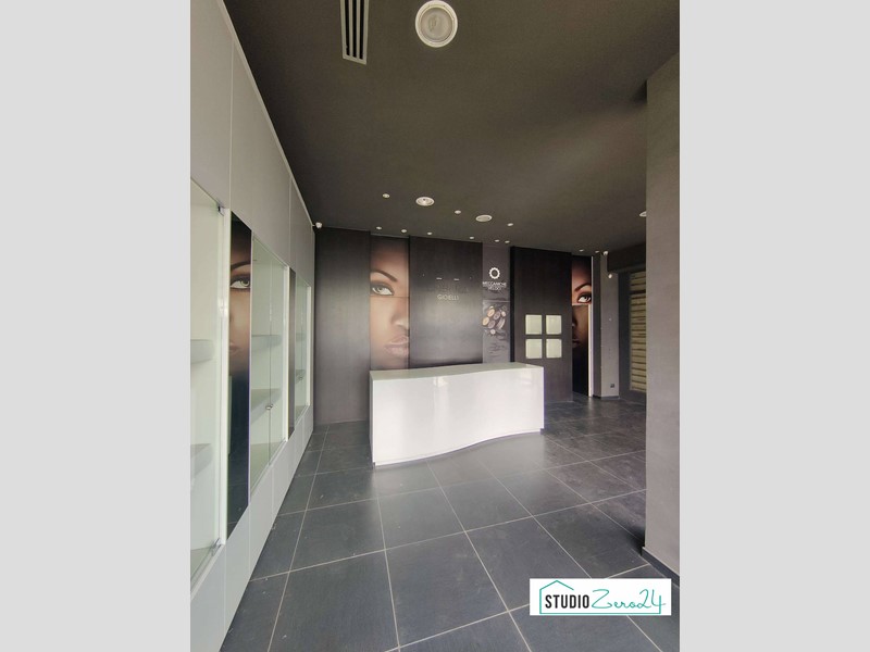 Immobile commerciale in Affitto a Amelia, 800€, 67 m²