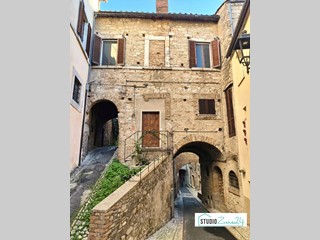 Trilocale in Vendita a Amelia, 70'000€, 78 m²