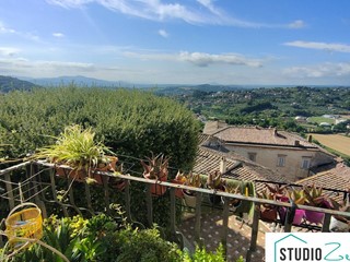 Appartamento in Vendita a Amelia, 175'000€, 140 m²