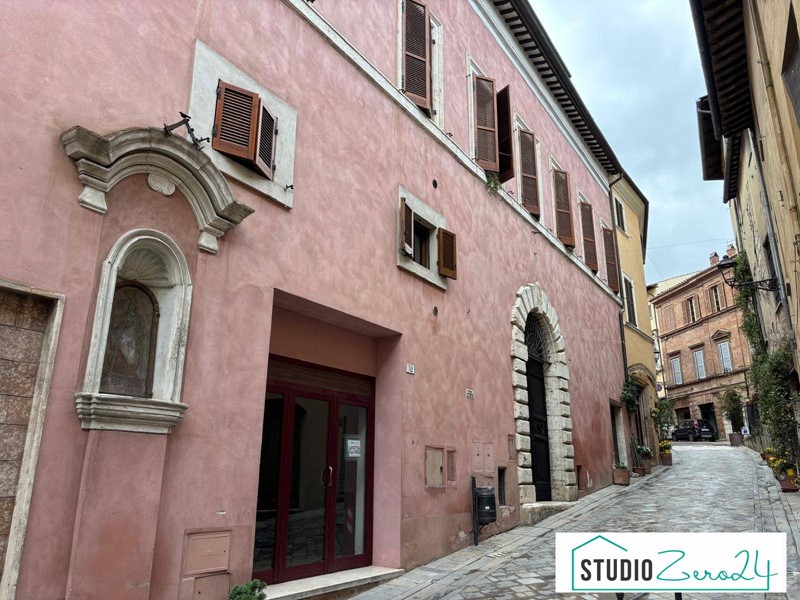 Immobile commerciale in Affitto a Amelia, 700€, 46 m²