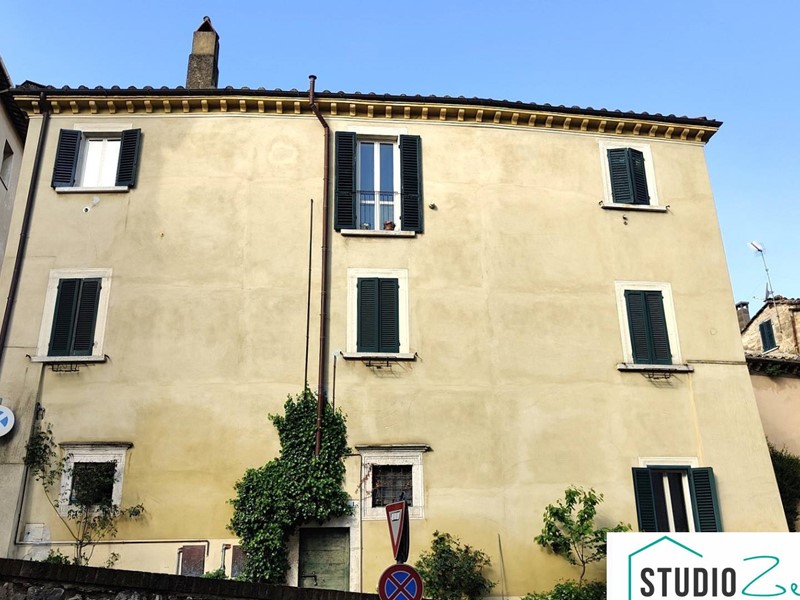 Trilocale in Vendita a Amelia, 97'000€, 99 m²