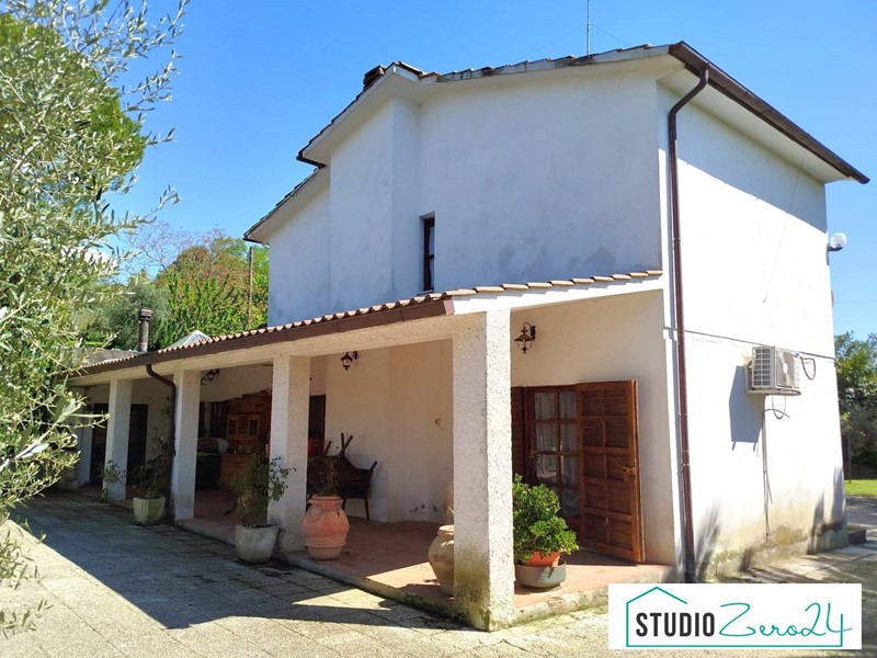 Casa Indipendente in Vendita a Amelia, 269'000€, 260 m²