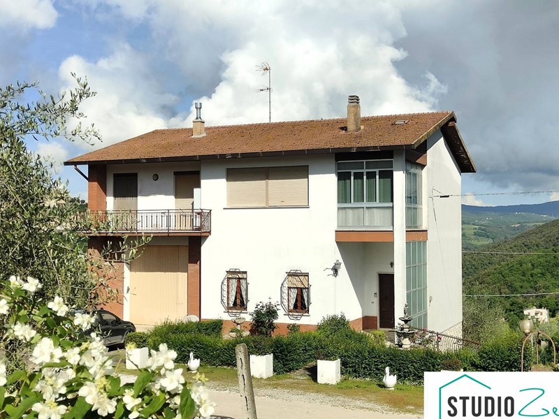 Casa Indipendente in Vendita a Amelia, 170'000€, 280 m²