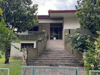 Casa Indipendente in Vendita a Villorba, 275'000€, 290 m²