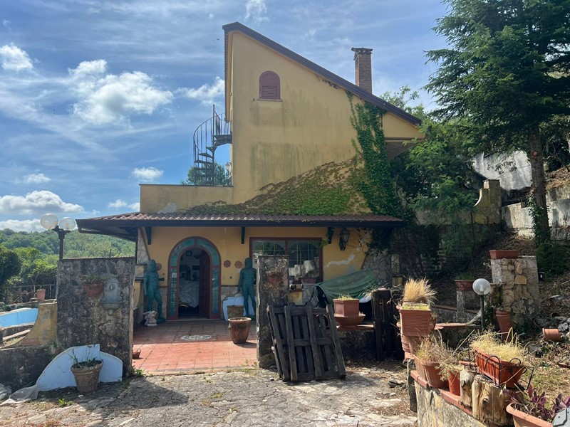 Villa in Vendita a Caserta, 170'000€, 120 m²