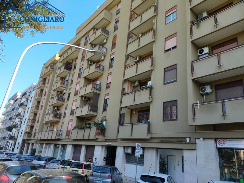 Appartamento in Vendita a Palermo, 280'000€, 223 m²