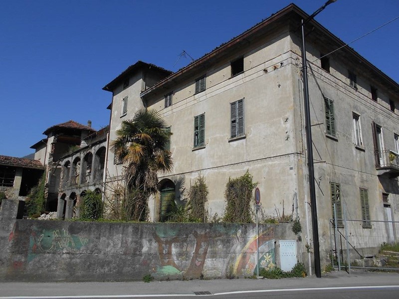 Villa in Vendita a Civate, 1880 m²