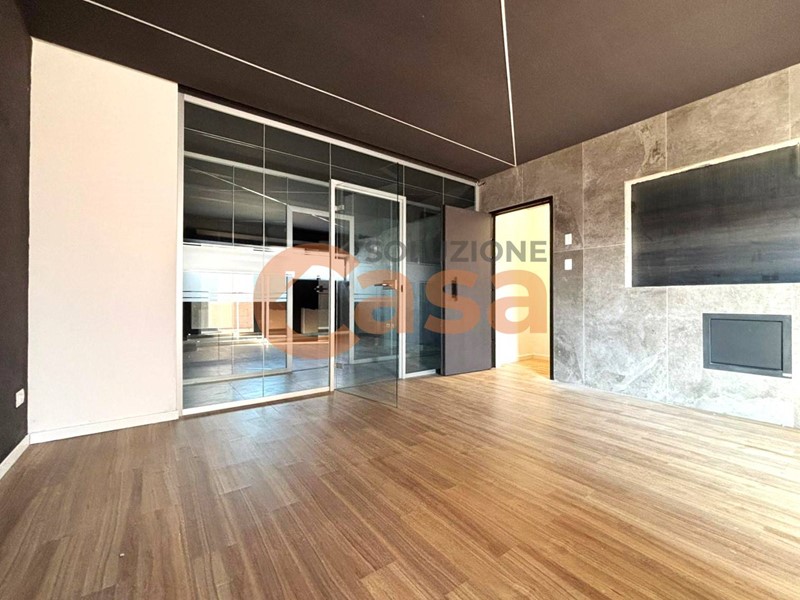 Ufficio in Affitto a Piacenza, 2'200€, 290 m²