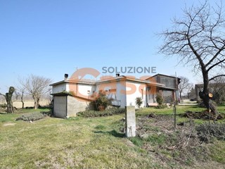 Villa in Vendita a Caselle Landi, 130'000€, 160 m²