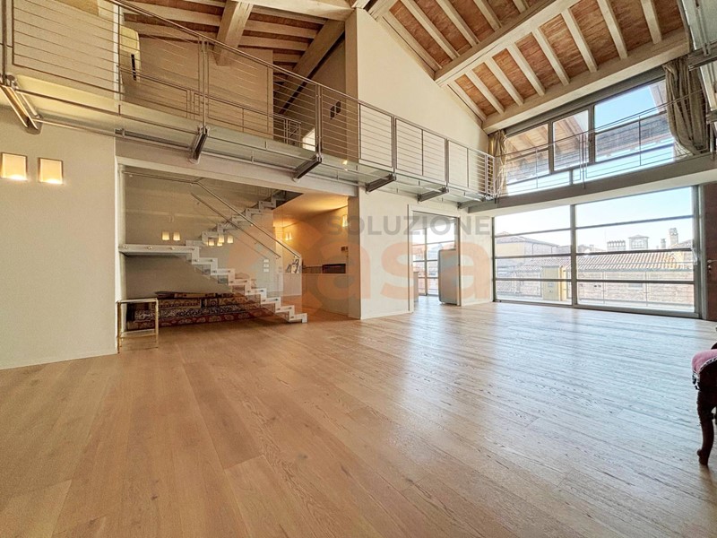 Quadrilocale in Vendita a Piacenza, 273 m²