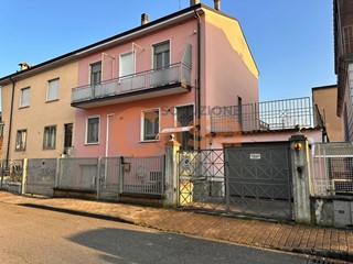 Casa Indipendente in Vendita a Piacenza, 264'000€, 160 m²