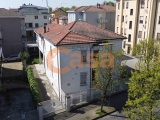 Casa Indipendente in Vendita a Piacenza, 305'000€, 290 m²