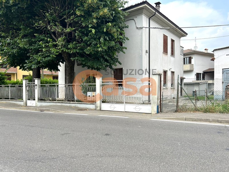Casa Indipendente in Vendita a Gossolengo, 235'000€, 241 m²