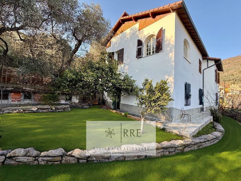 Casa Indipendente in Vendita a Imperia, 350'000€, 260 m²