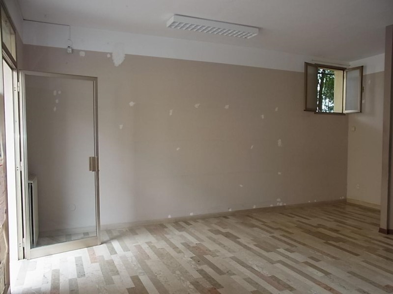 Negozio in Affitto a Crocetta del Montello, 380€, 52 m²