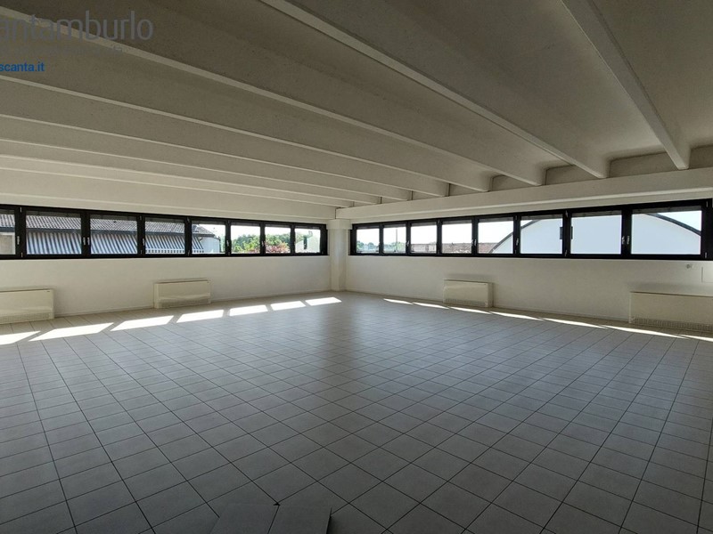 Negozio in Vendita a Treviso, 299'000€, 208 m², con Box