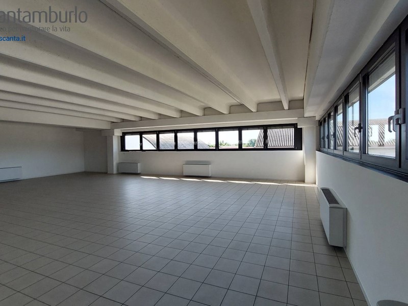 Negozio in Vendita a Treviso, 598'000€, 388 m², con Box