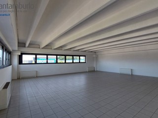 Negozio in Vendita a Treviso, 897'000€, 596 m², con Box
