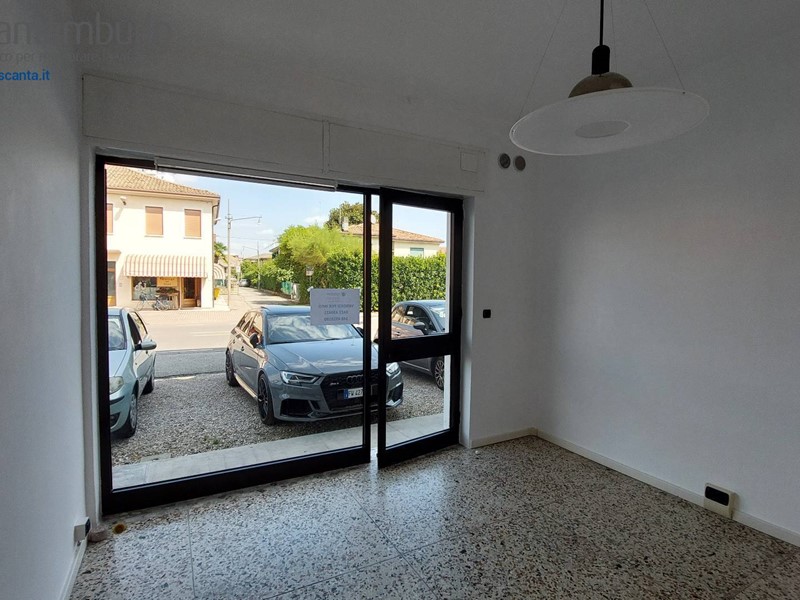 Negozio in Vendita a Treviso, 35'000€, 19 m²