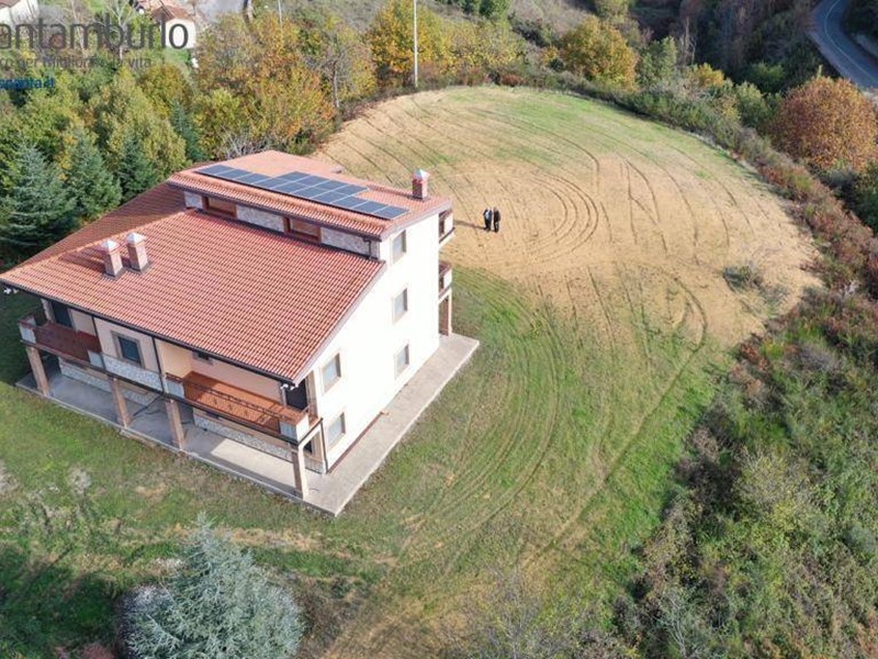 Casa Indipendente in Vendita a Acri, 350'000€, 317 m²
