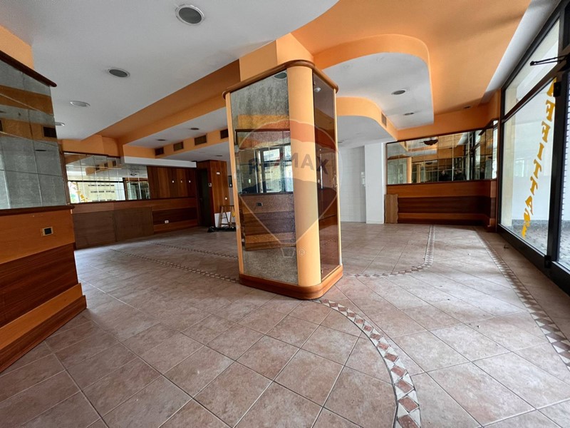 Ufficio in Affitto a Trezzo sull'Adda, 900€, 70 m²