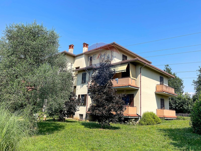 Attico in Vendita a Brembate, 165'000€, 142 m²