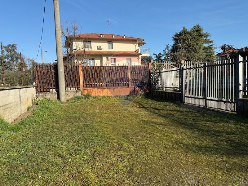 Terreno edificabile in Vendita a Capriate San Gervasio, 160'000€, 800 m²