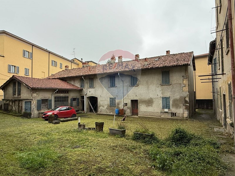 Casa Indipendente in Vendita a Monticello Brianza, 570'000€, 1200 m², con Box