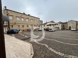 Casa Semi Indipendente in Vendita a Civitaquana, 55'000€, 175 m²