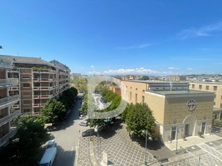 Trilocale in Affitto a Pescara, 850€, 125 m²