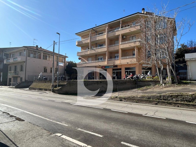 Immobile commerciale in Vendita a Francavilla al Mare, 230'000€, 205 m²