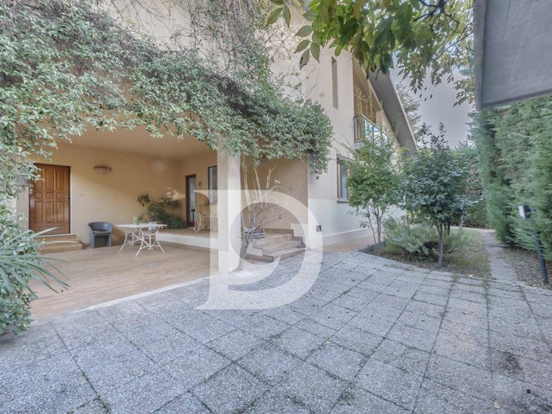 Villa in Vendita a Pescara, 600'000&euro;, 350 m²