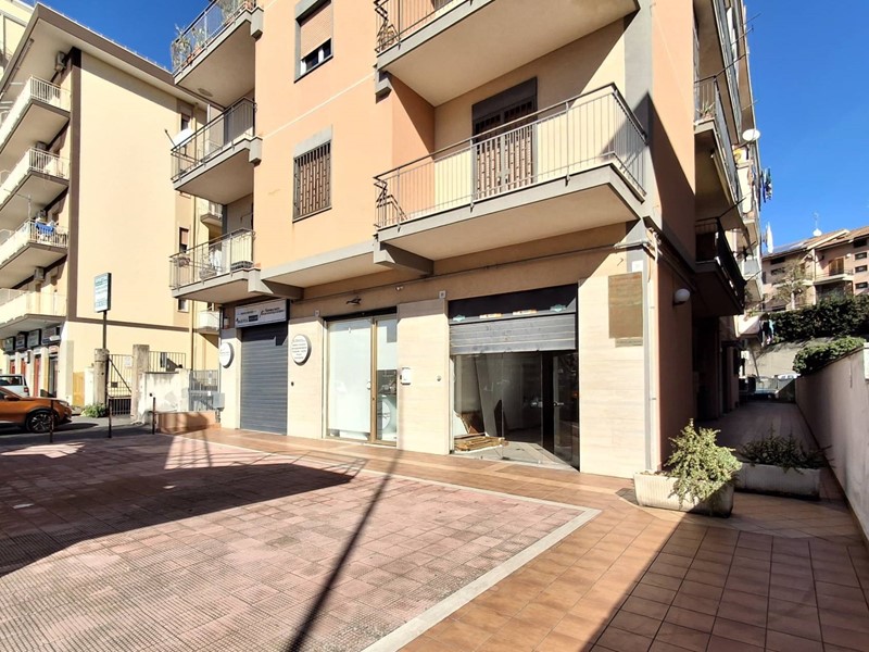 Immobile commerciale in Vendita a Gravina di Catania, 85'000&euro;, 65 m²