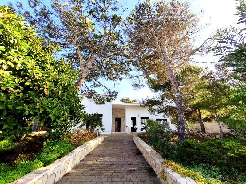 Villa in Vendita a Racale, 550'000€, 390 m²