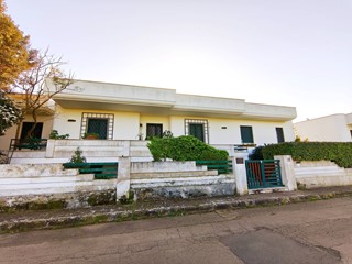Villa in Vendita a Taviano, 270'000€, 300 m²
