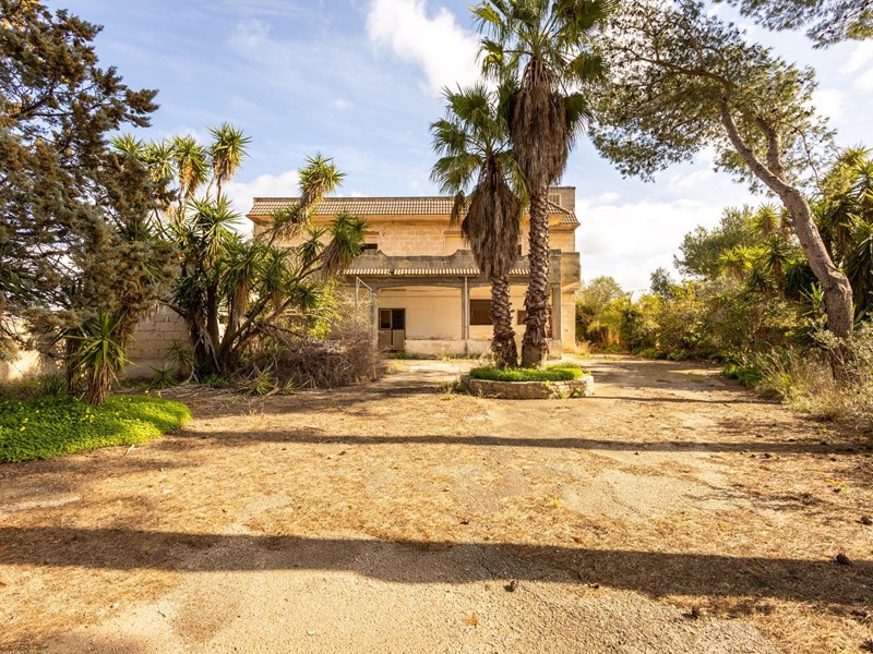 Villa in Vendita a Sava, 155'000€, 500 m², con Box