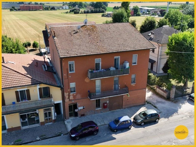Casa Indipendente in Vendita a Molinella, 180'000€, 400 m²