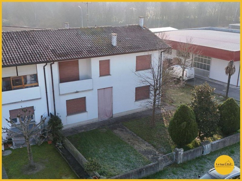 Villetta a schiera in Vendita a Molinella, 215'000€, 406 m²