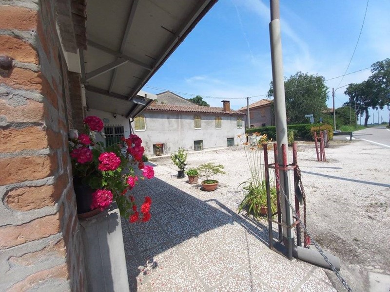 Casa Indipendente in Vendita a Ferrara, 120'000&euro;, 500 m²