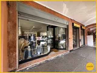 Immobile commerciale in Affitto a Molinella, 1'000€, 65 m²