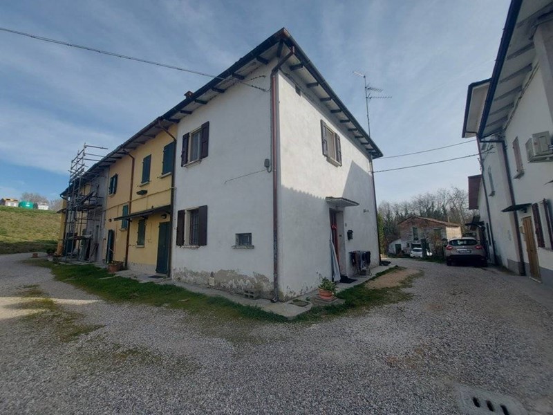 Villetta a schiera in Vendita a Molinella, 45'000€, 85 m²