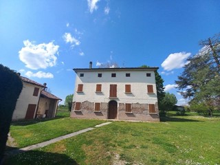 Villa in Vendita a Molinella, 140'000€, 330 m²