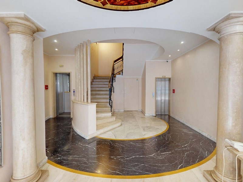 Ufficio in Affitto a Roma, 2000 m²