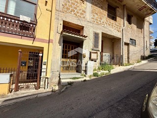 Appartamento in Vendita a Carini, 78'000€, 167 m²