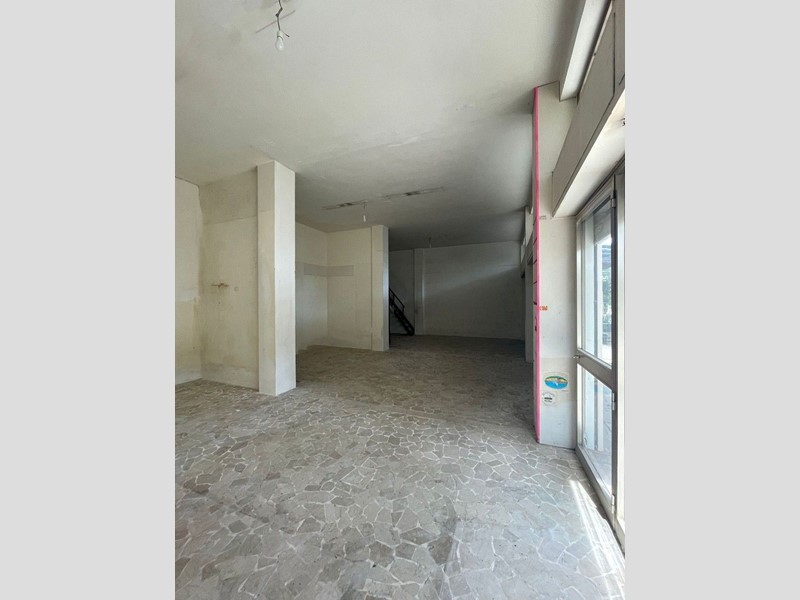 Immobile commerciale in Affitto a Cervia, 14'000€, 95 m²