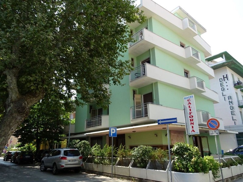 Immobile commerciale in Vendita a Cervia, 450'000€, 680 m²